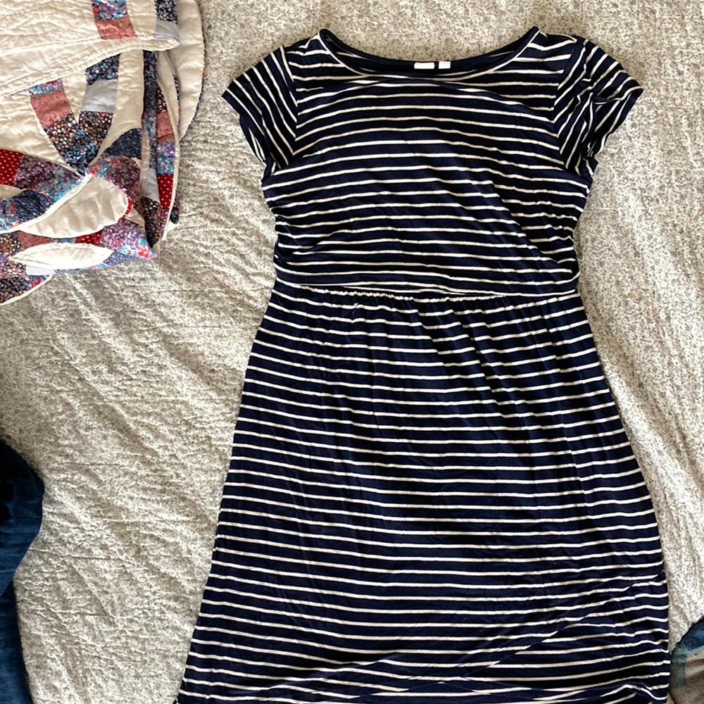 gap maternity/nursing navy stripe dress - Picture 2 of 4